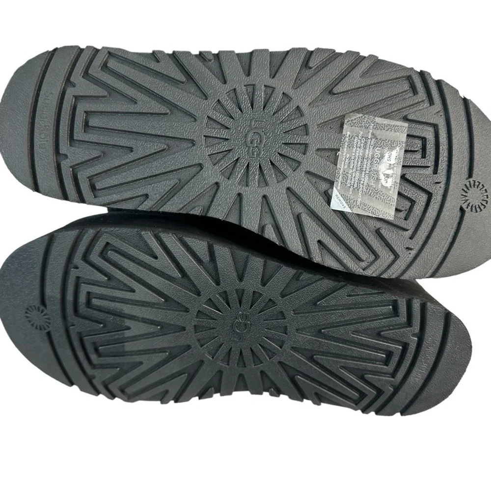 UGG chic black
